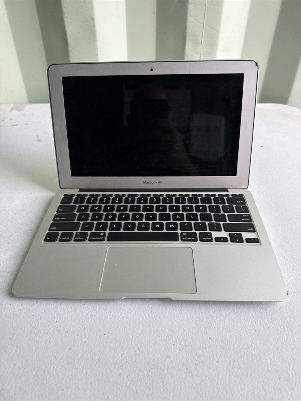 Apple Macbook Air A1370 Untested For Parts